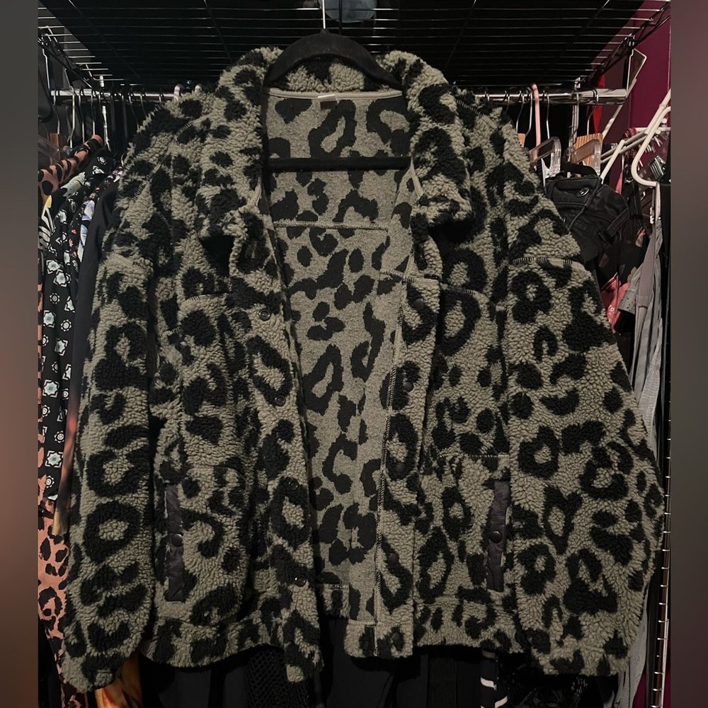 Old Navy Fleece Button Up Jacket | Green Leopard Print | 2XL